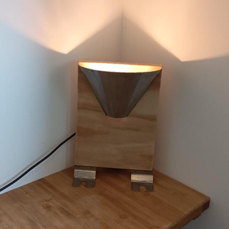 Lampe de chevet design inox et bois